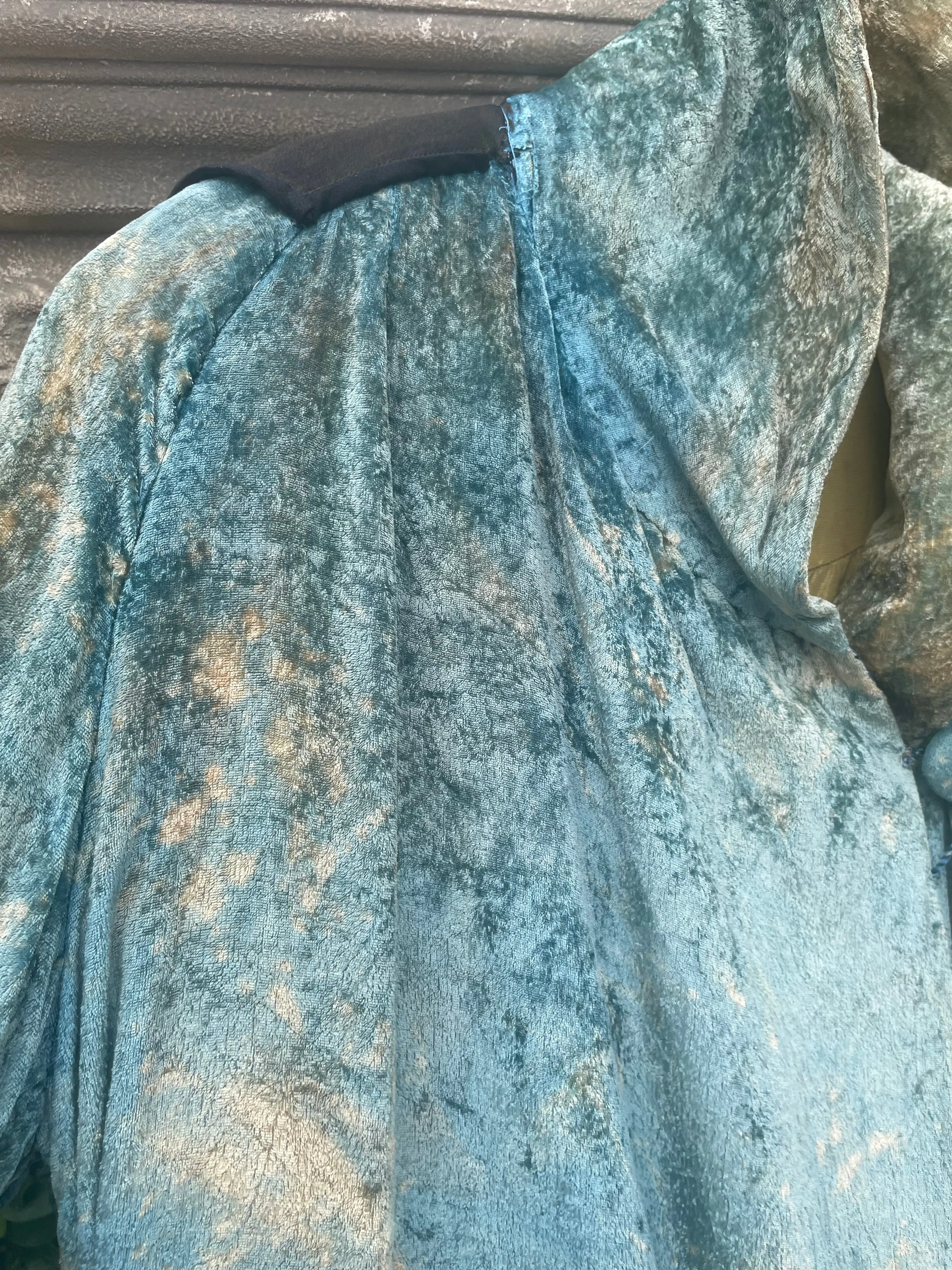 1920s Dual Tone Embroidered Lamé Trim Emerald & Gold Velvet Opera Coat