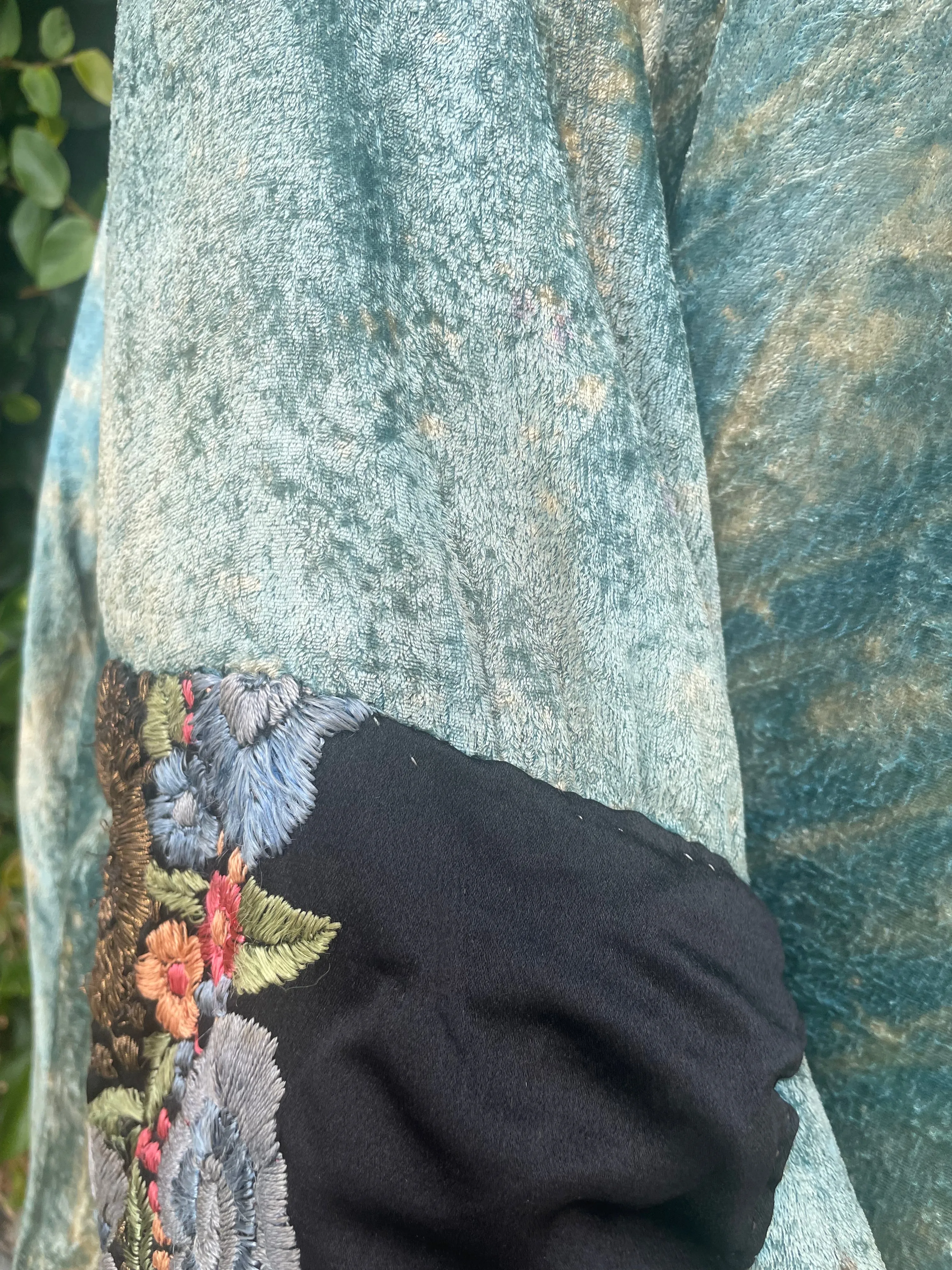 1920s Dual Tone Embroidered Lamé Trim Emerald & Gold Velvet Opera Coat