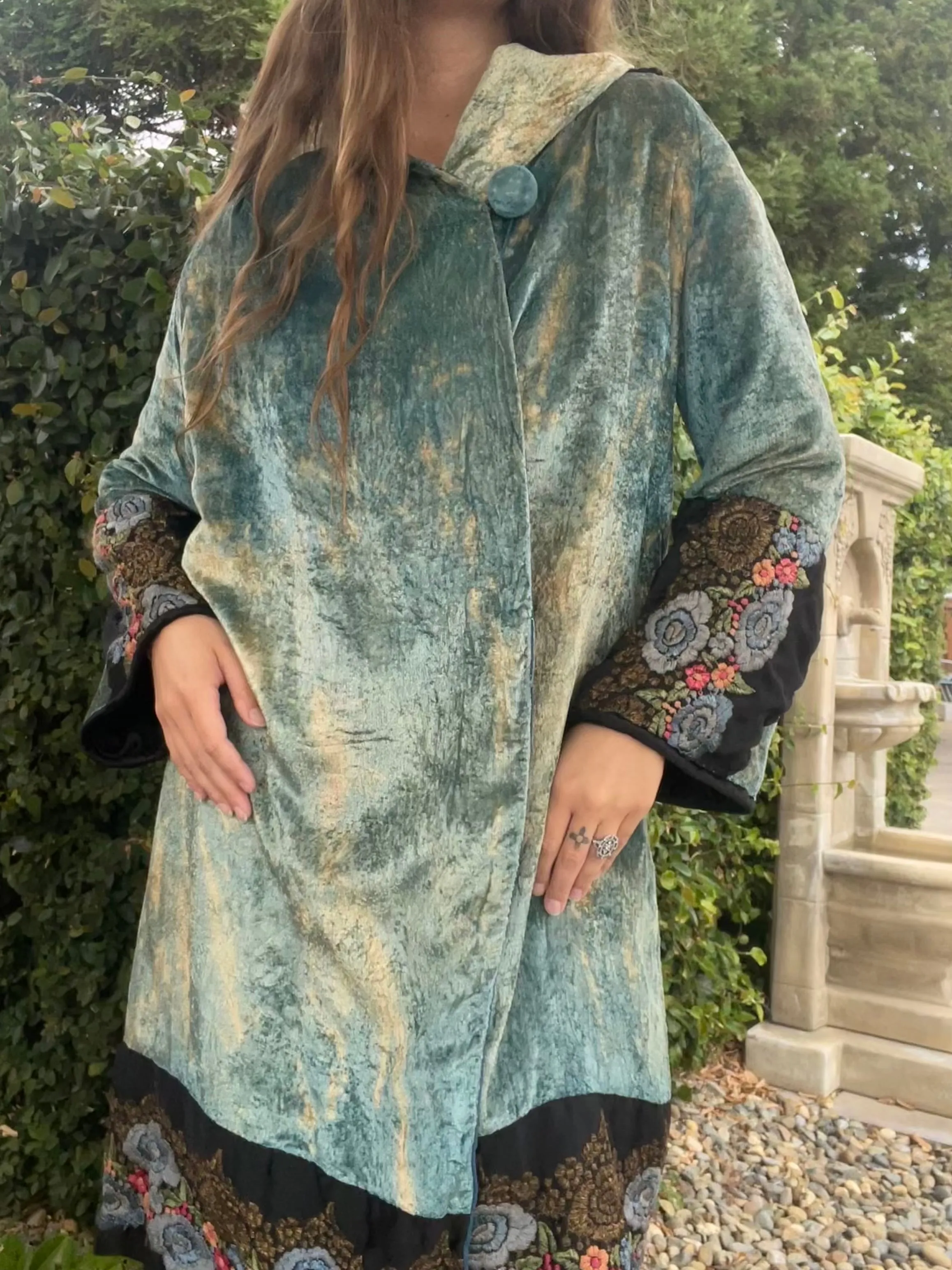 1920s Dual Tone Embroidered Lamé Trim Emerald & Gold Velvet Opera Coat