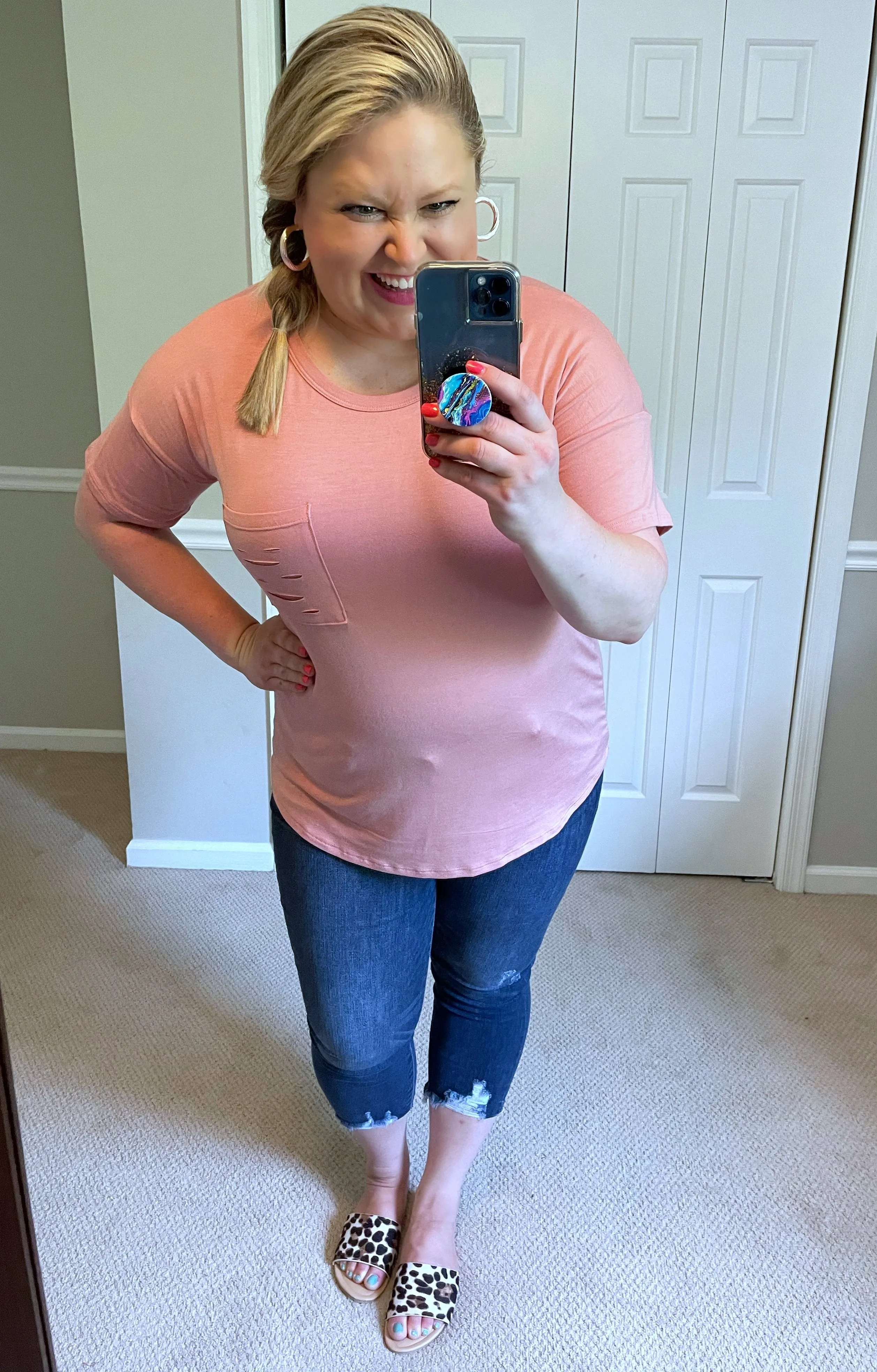 Distressed Pocket Tee in Mauve