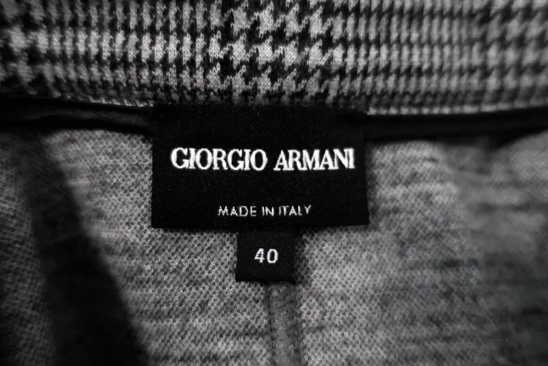 Giorgio Armani Glen Plaid Blazer Gray Cashmere-Blend Size 40 Three Button Jacket