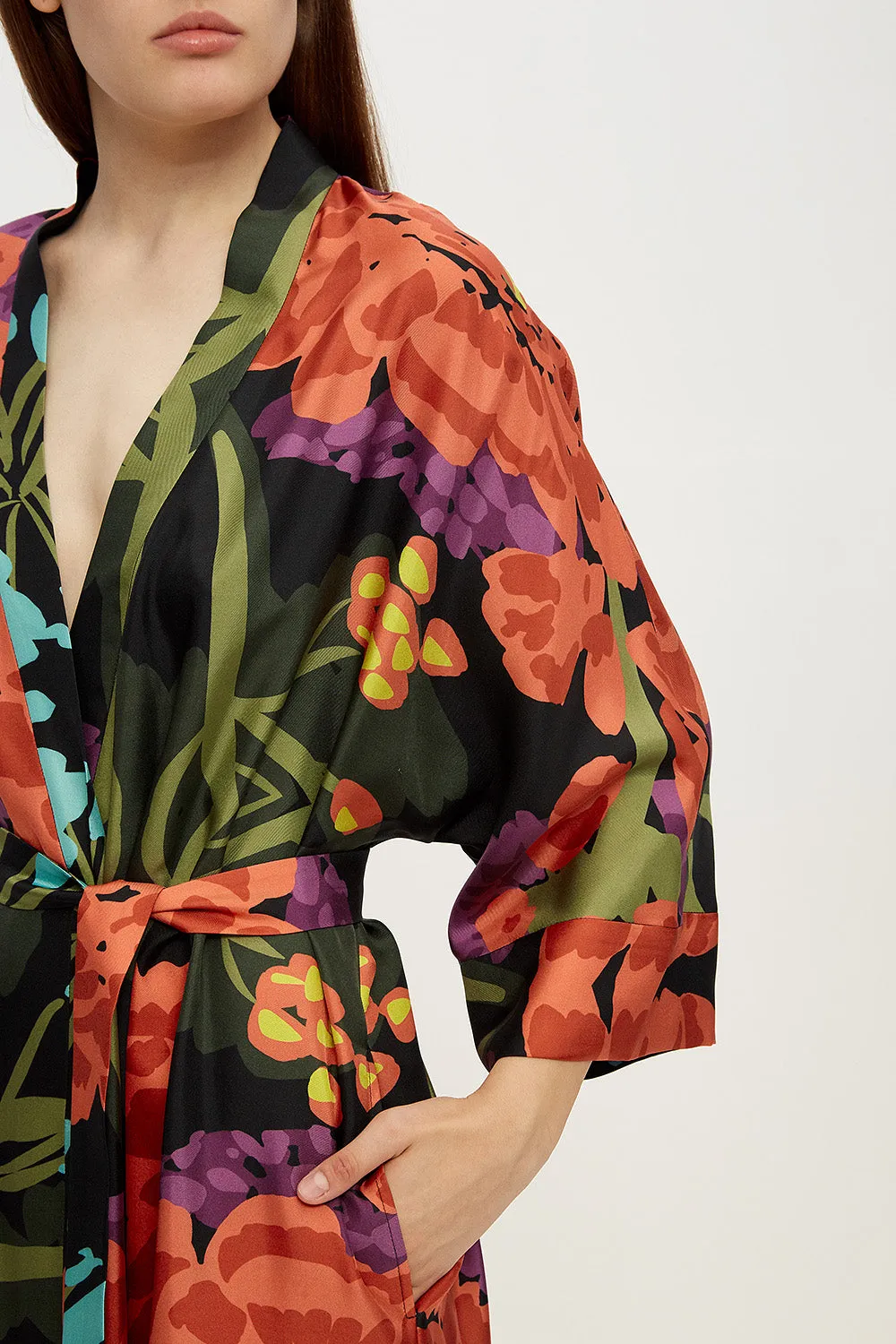 Kimono silk robe in floral black