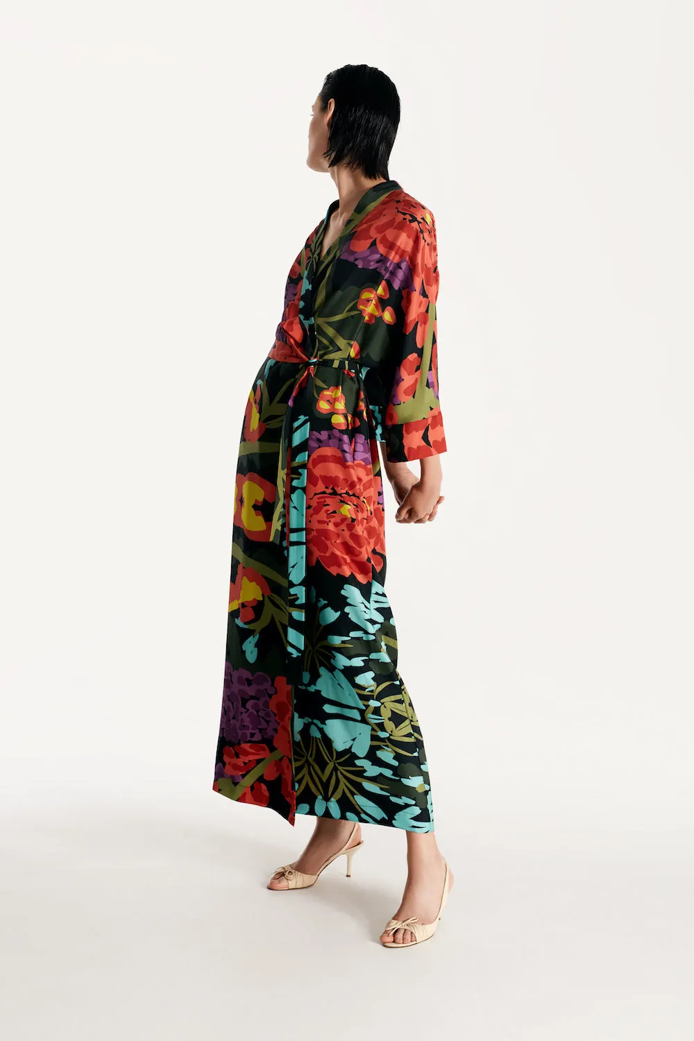 Kimono silk robe in floral black