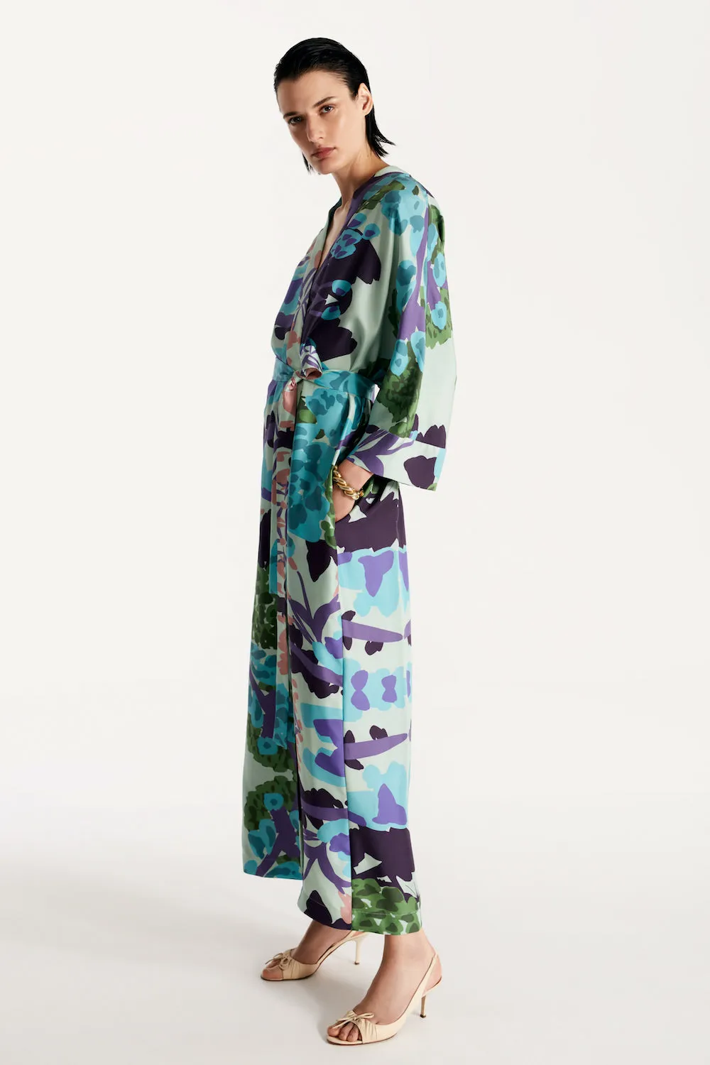 Kimono silk robe in floral blue