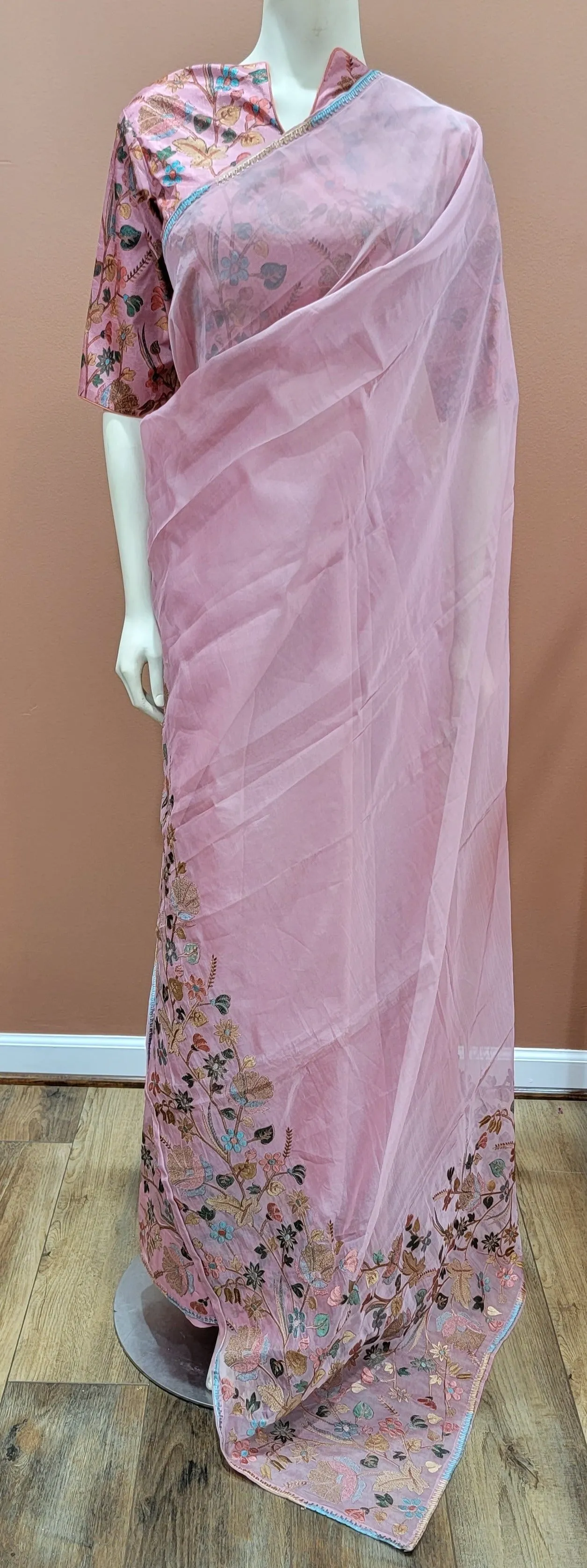 Kora Embroidered Saree w/ Printed Blouse in Pink