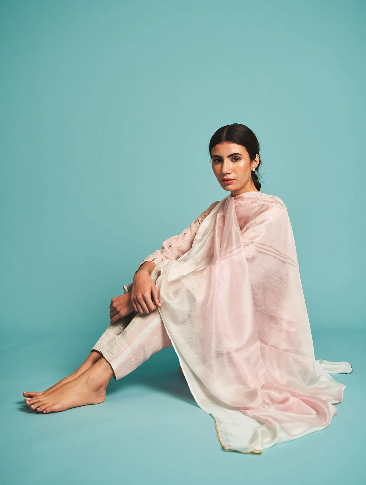 Manan   I   Kiyo Hand-Embroidered Kurta Set - Blush  Border Collection