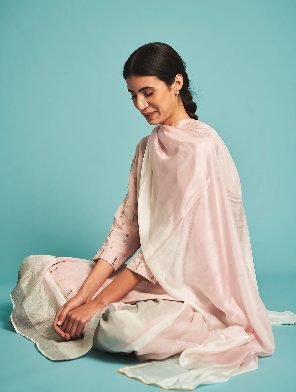 Manan   I   Kiyo Hand-Embroidered Kurta Set - Blush  Border Collection