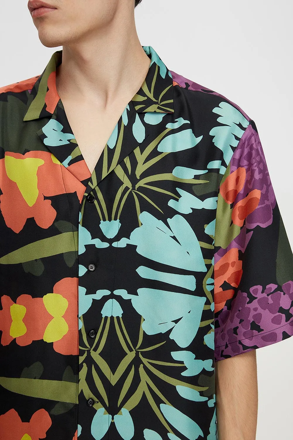 Men short-sleeved shirt in floral black